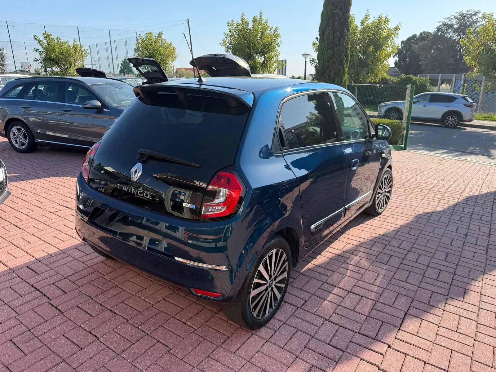 Renault Twingo Z.E. 22 Intens 11