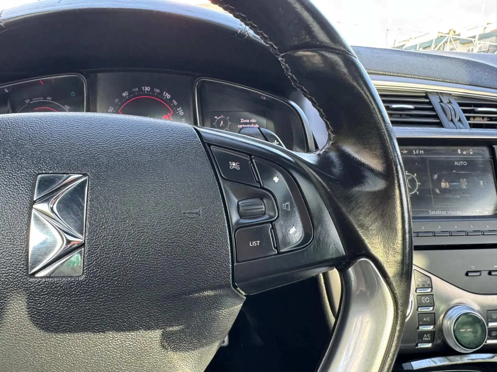 Citroën DS5 2.0 HDi Hy4 So Chic CMP6 102g 31