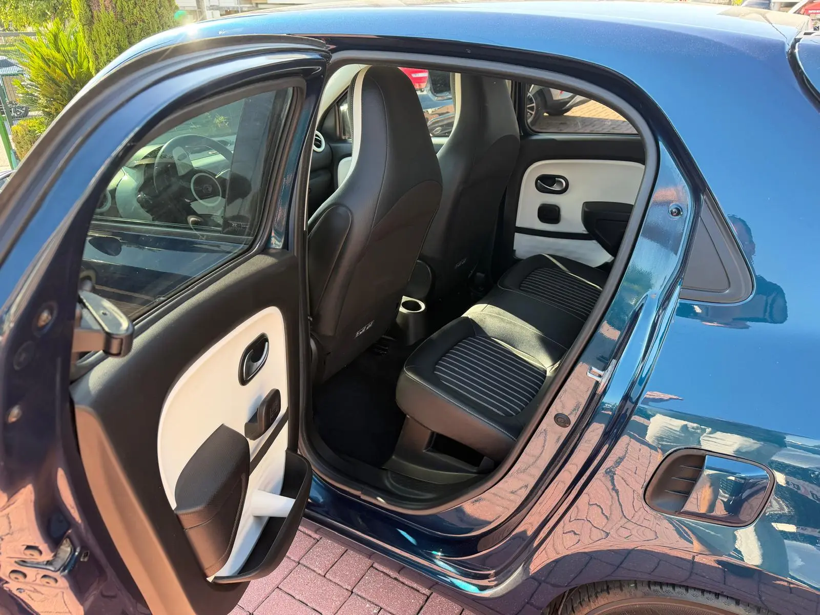Renault Twingo Z.E. 22 Intens 18