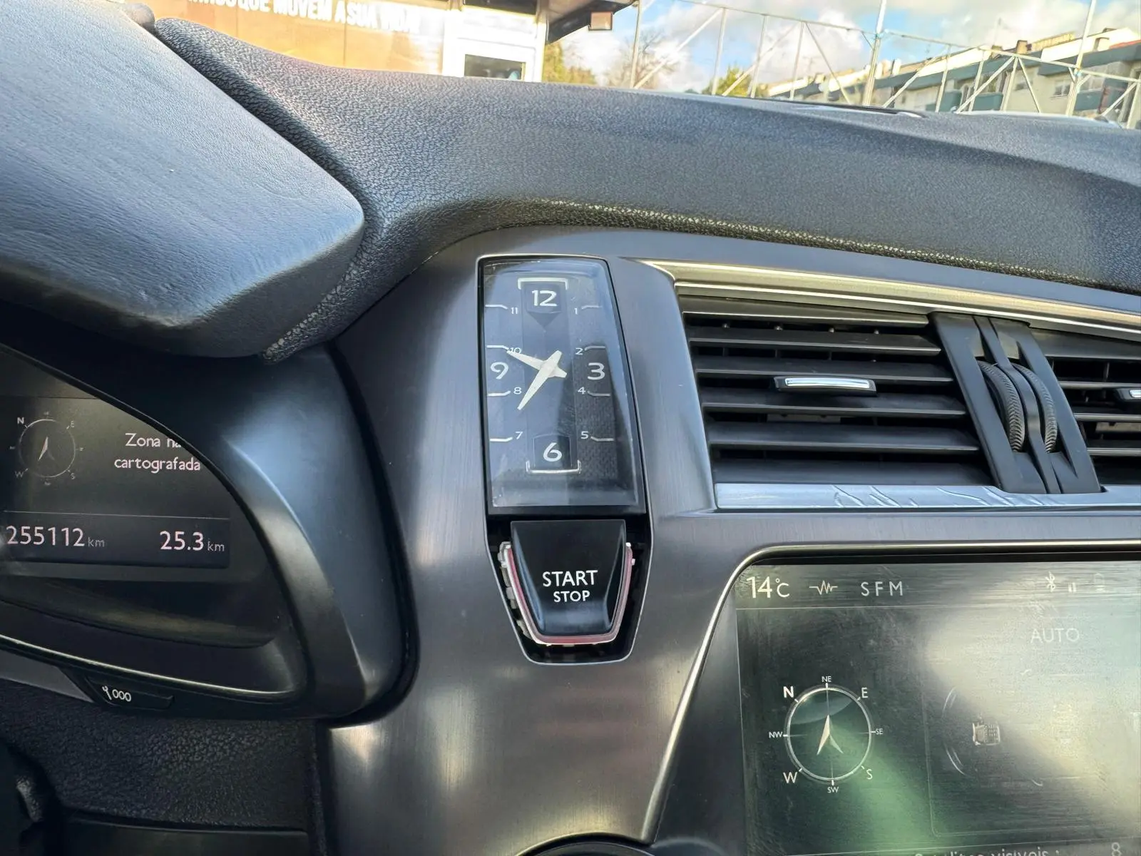 Citroën DS5 2.0 HDi Hy4 So Chic CMP6 102g 28