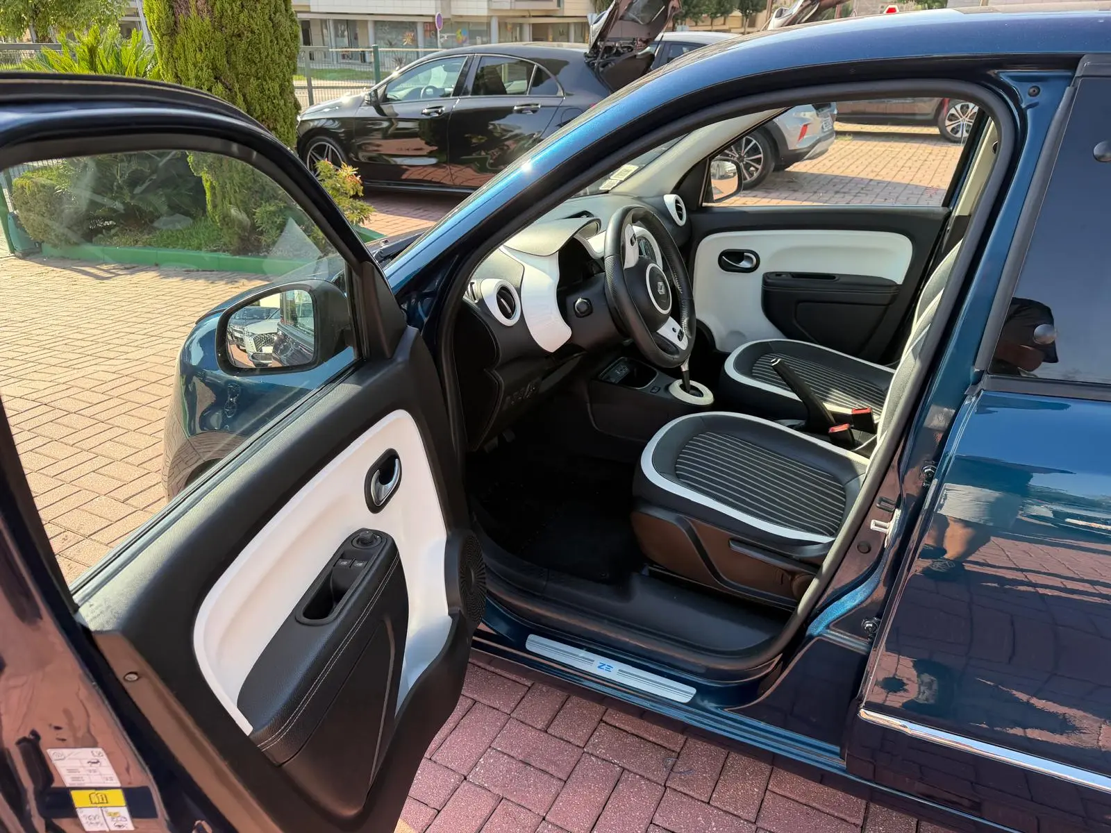 Renault Twingo Z.E. 22 Intens 21