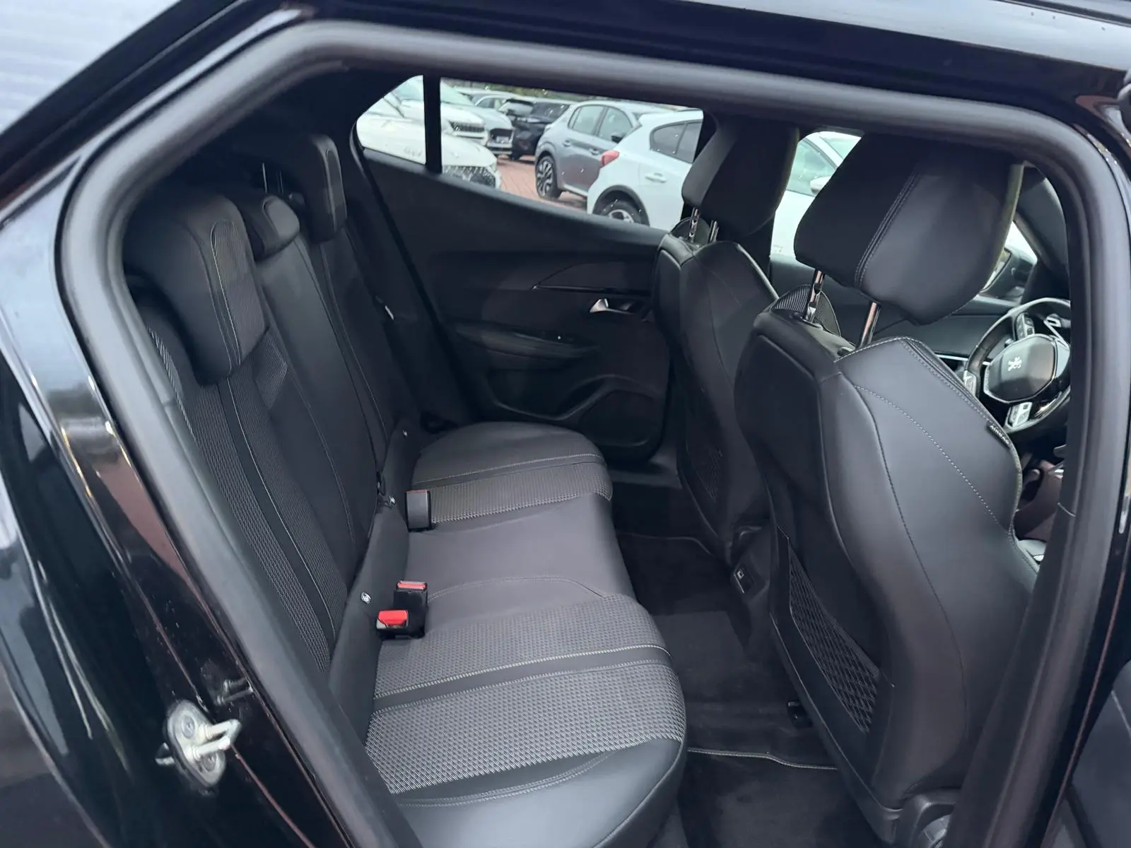 Peugeot 2008 1.5 BlueHDi GT Pack EAT8 10