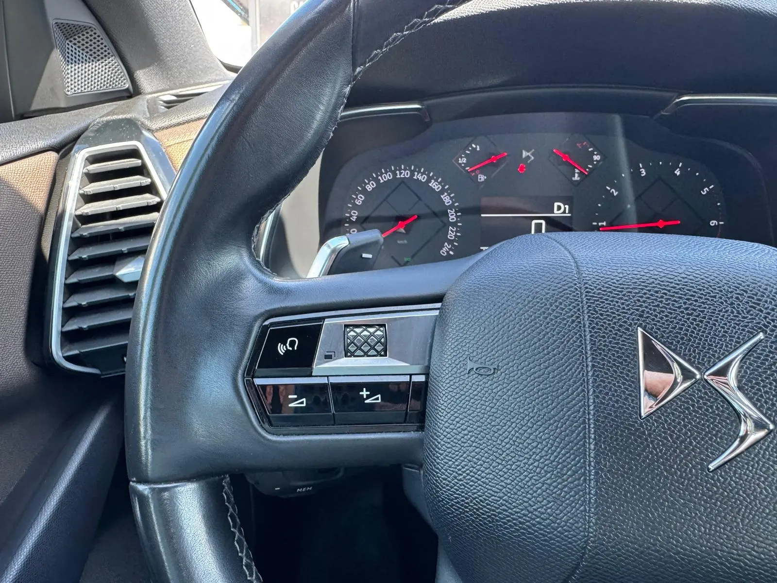 DS DS7 Crossback 1.5 BlueHDi Performance Line EAT8 27