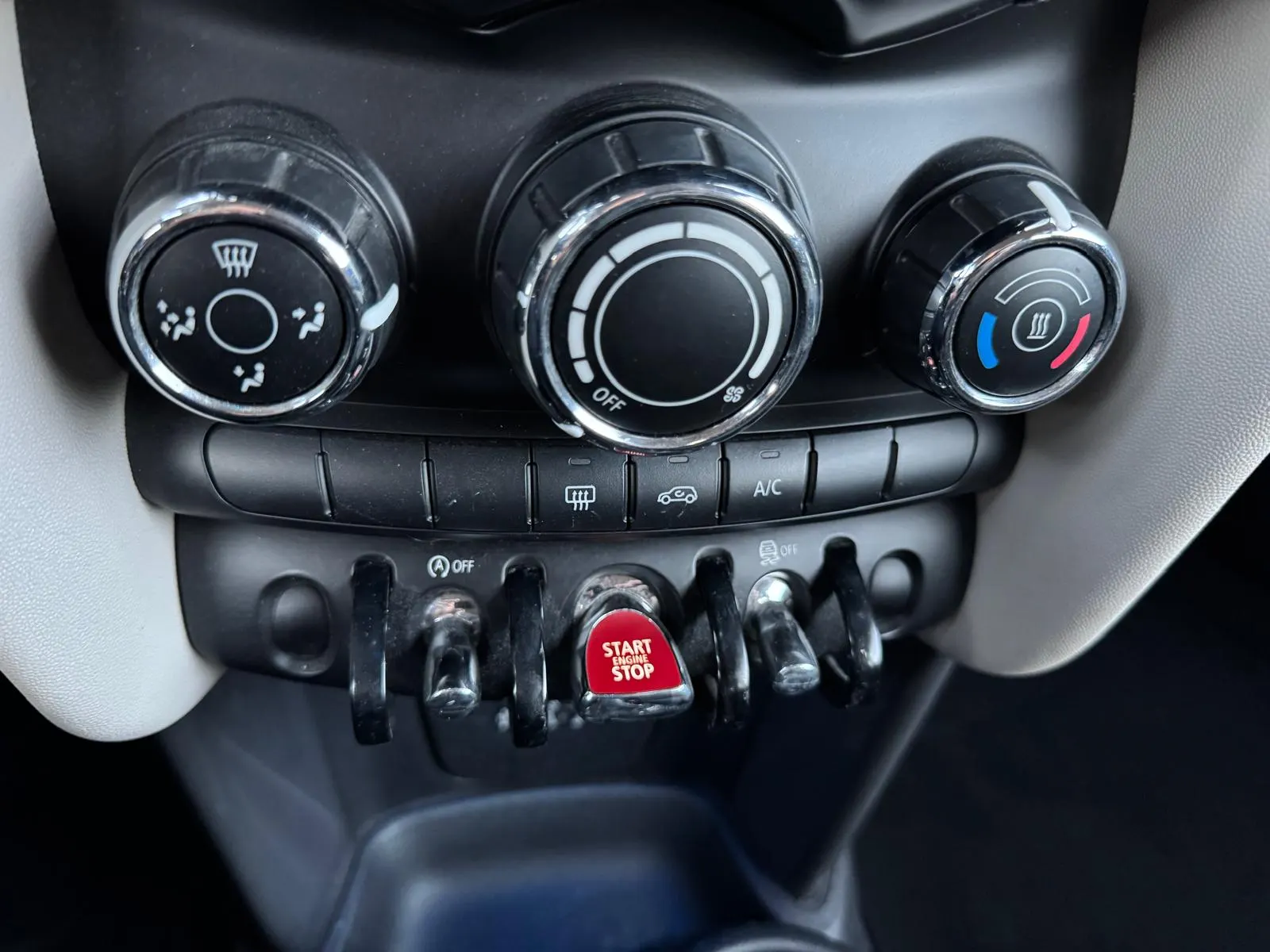 MINI 3 Portas One 28