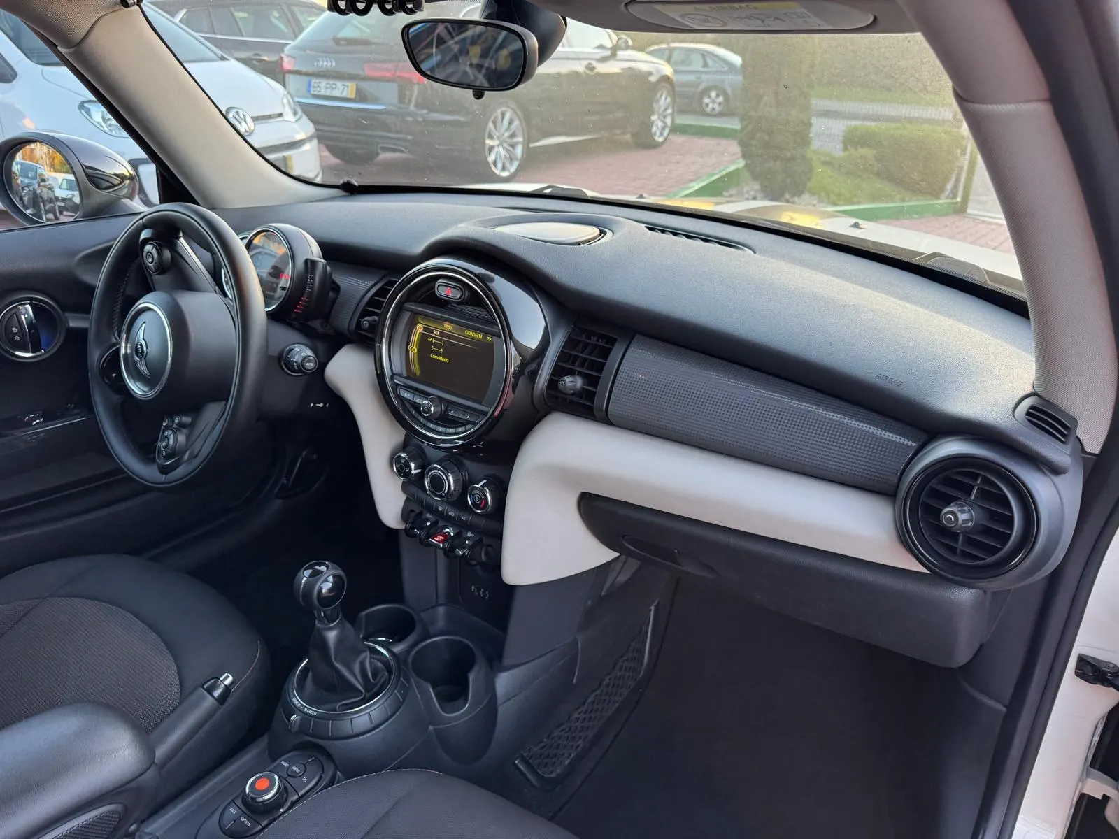 MINI 3 Portas One 17