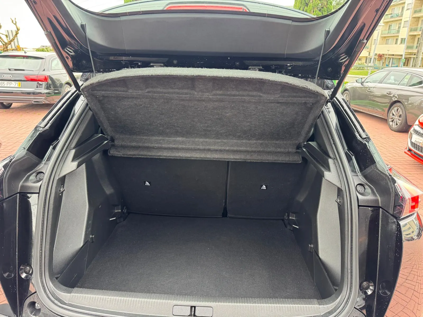 Peugeot 2008 1.2 PureTech Active Pack 13