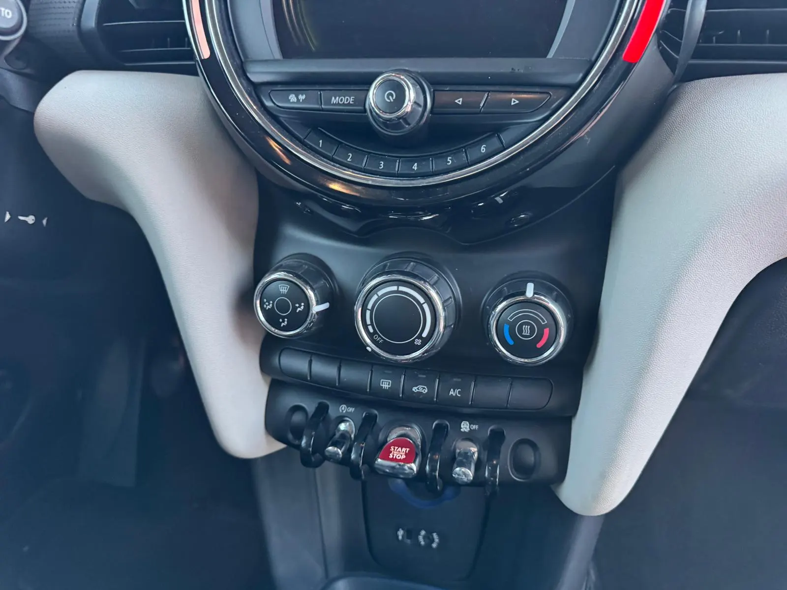 MINI 3 Portas One 19