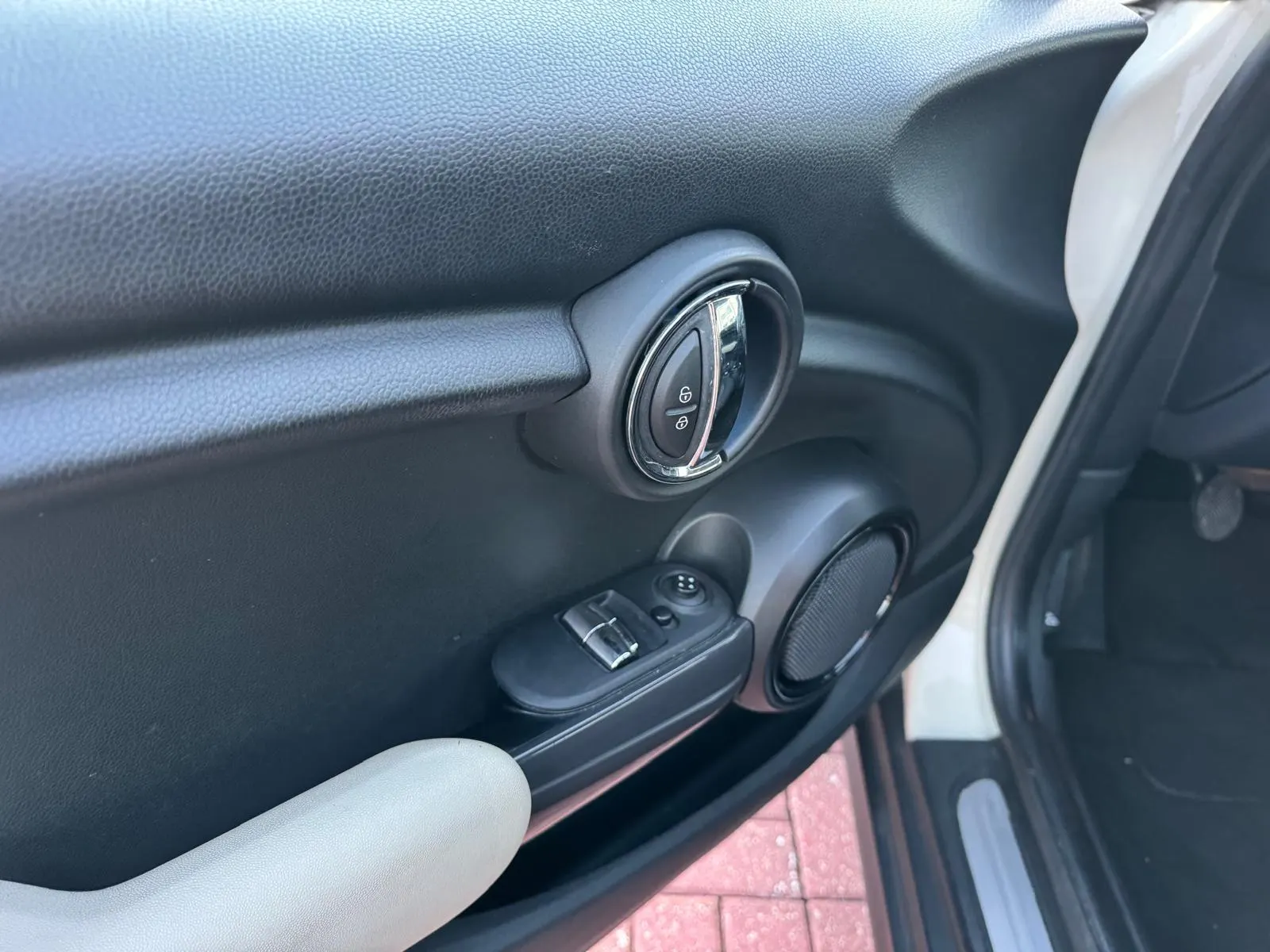 MINI 3 Portas One 11