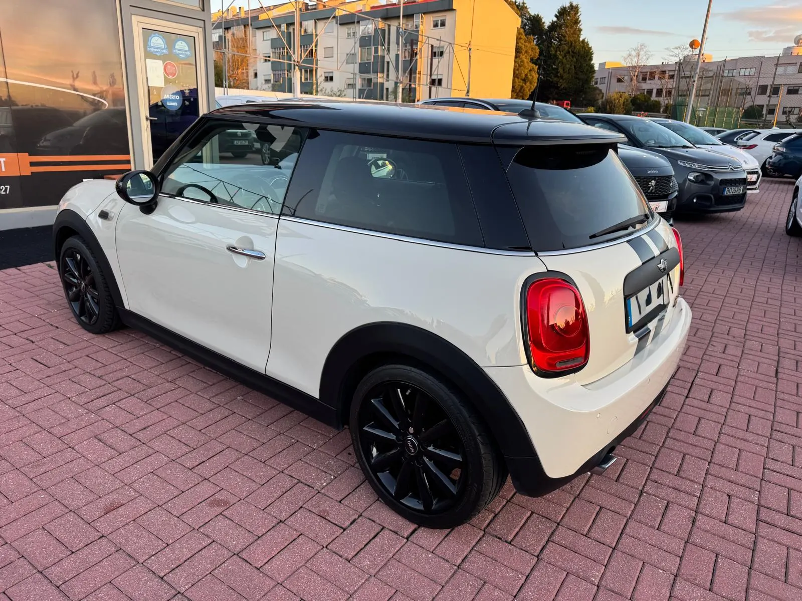 MINI 3 Portas One 33