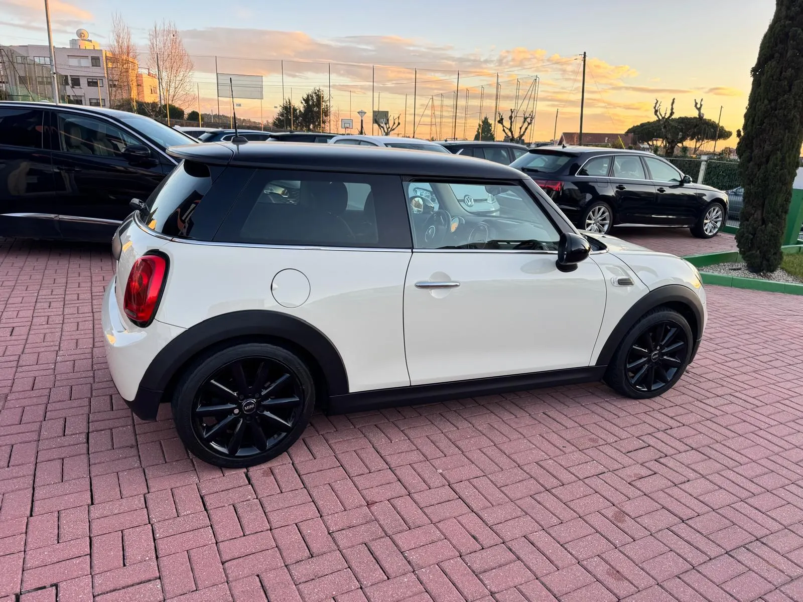 MINI 3 Portas One 16