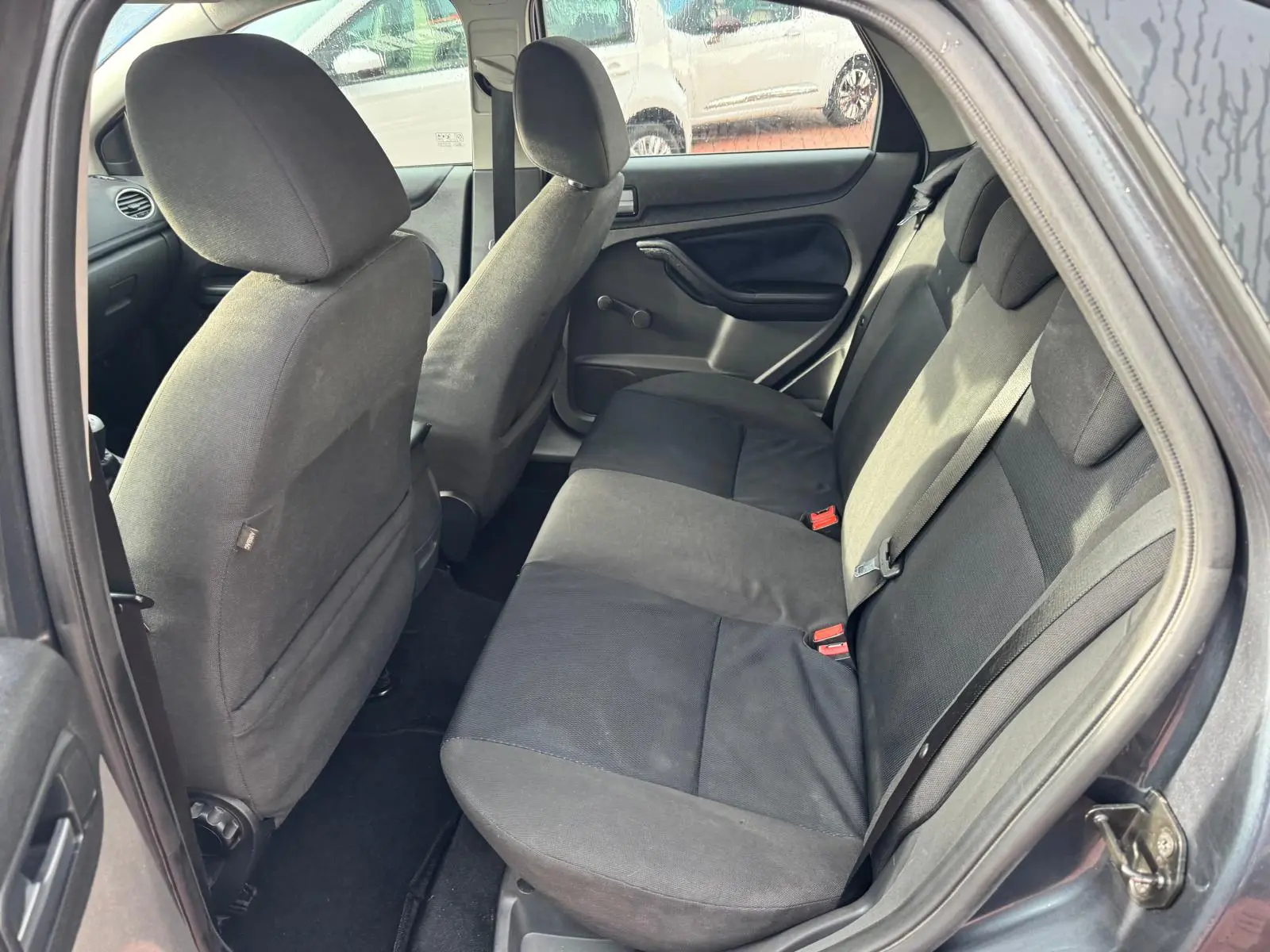 Ford Focus 1.6 TDCi Ghia 9