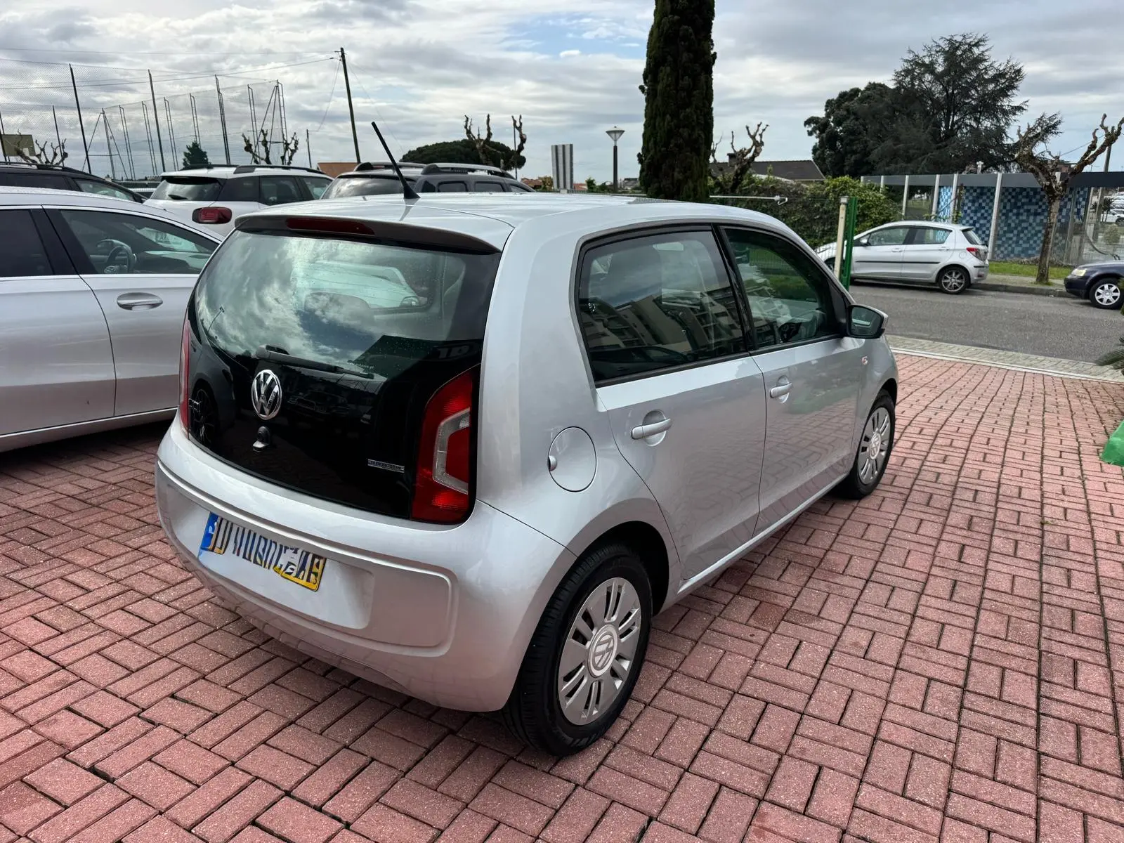 Volkswagen Up! 1.0 BlueMotion Move 10