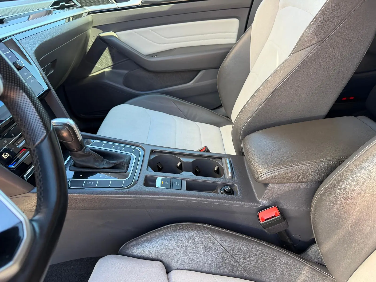Volkswagen Arteon 2.0 TDI Elegance DSG 33