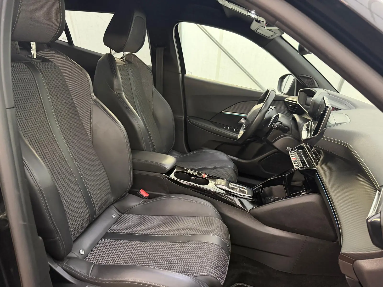 Peugeot 2008 1.5 BlueHDi GT Pack EAT8 34