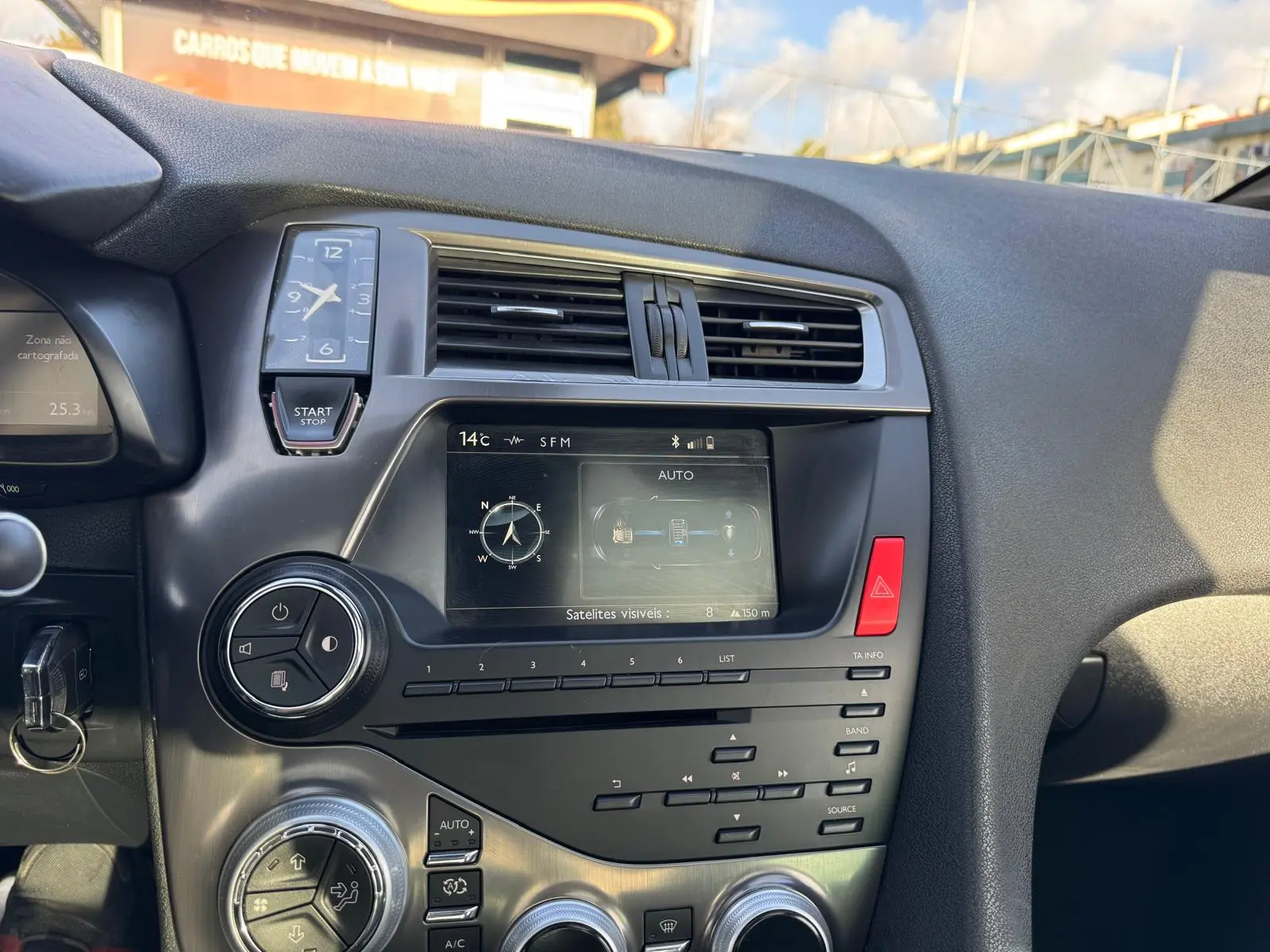 Citroën DS5 2.0 HDi Hy4 So Chic CMP6 102g 26