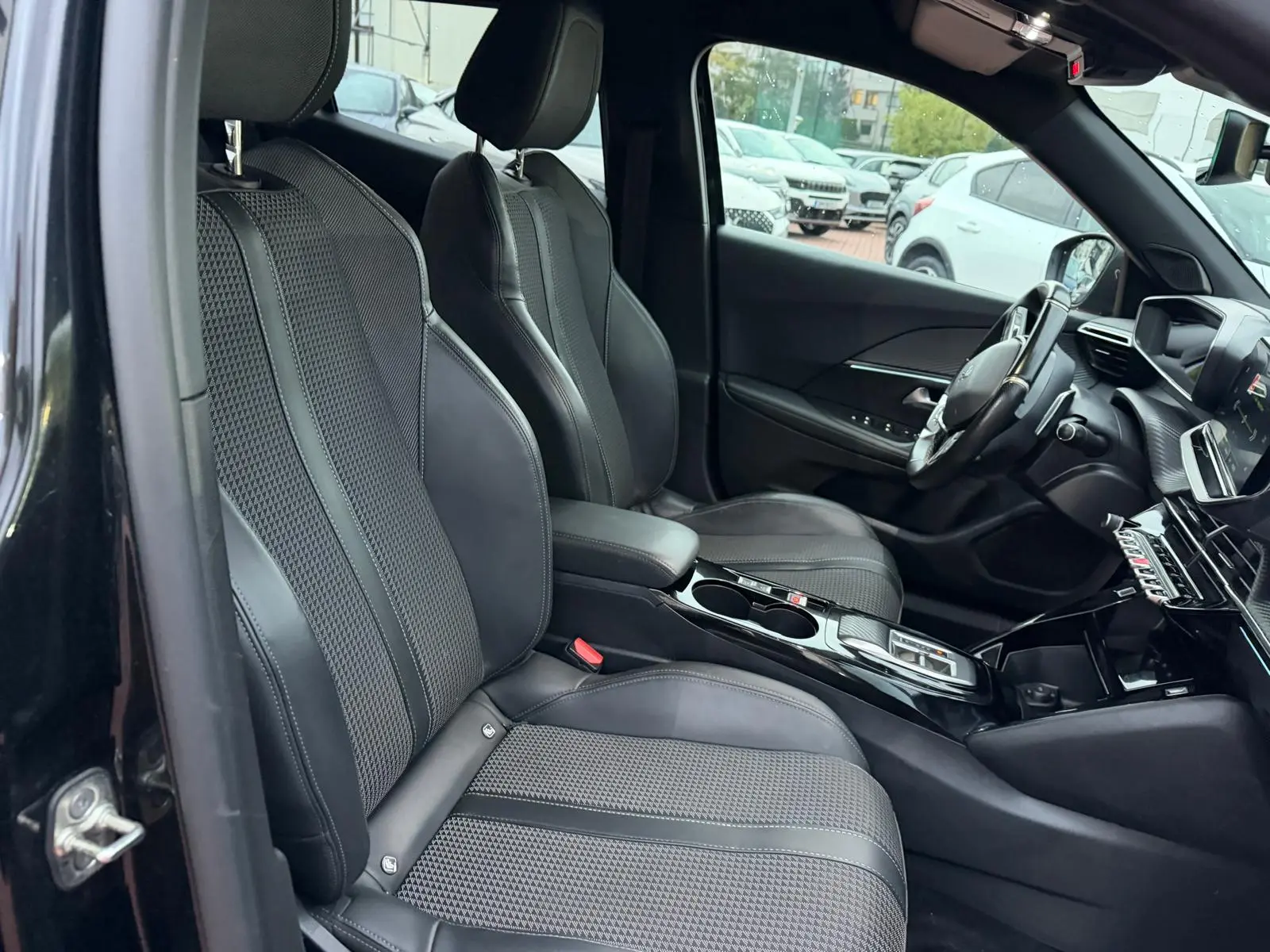 Peugeot 2008 1.5 BlueHDi GT Pack EAT8 12