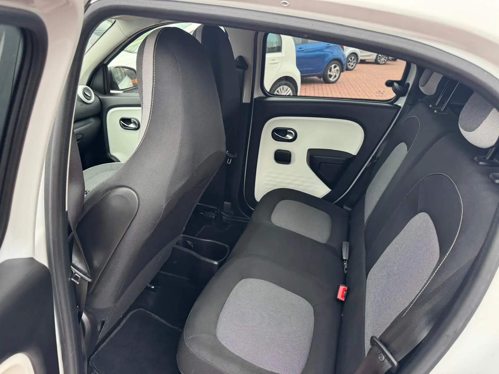 Renault Twingo 1.0 SCe Zen 13