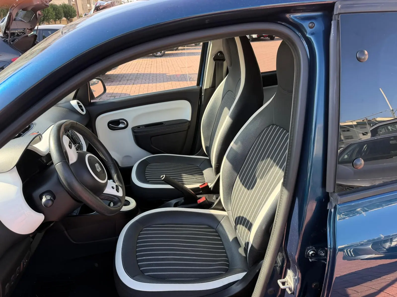 Renault Twingo Z.E. 22 Intens 20