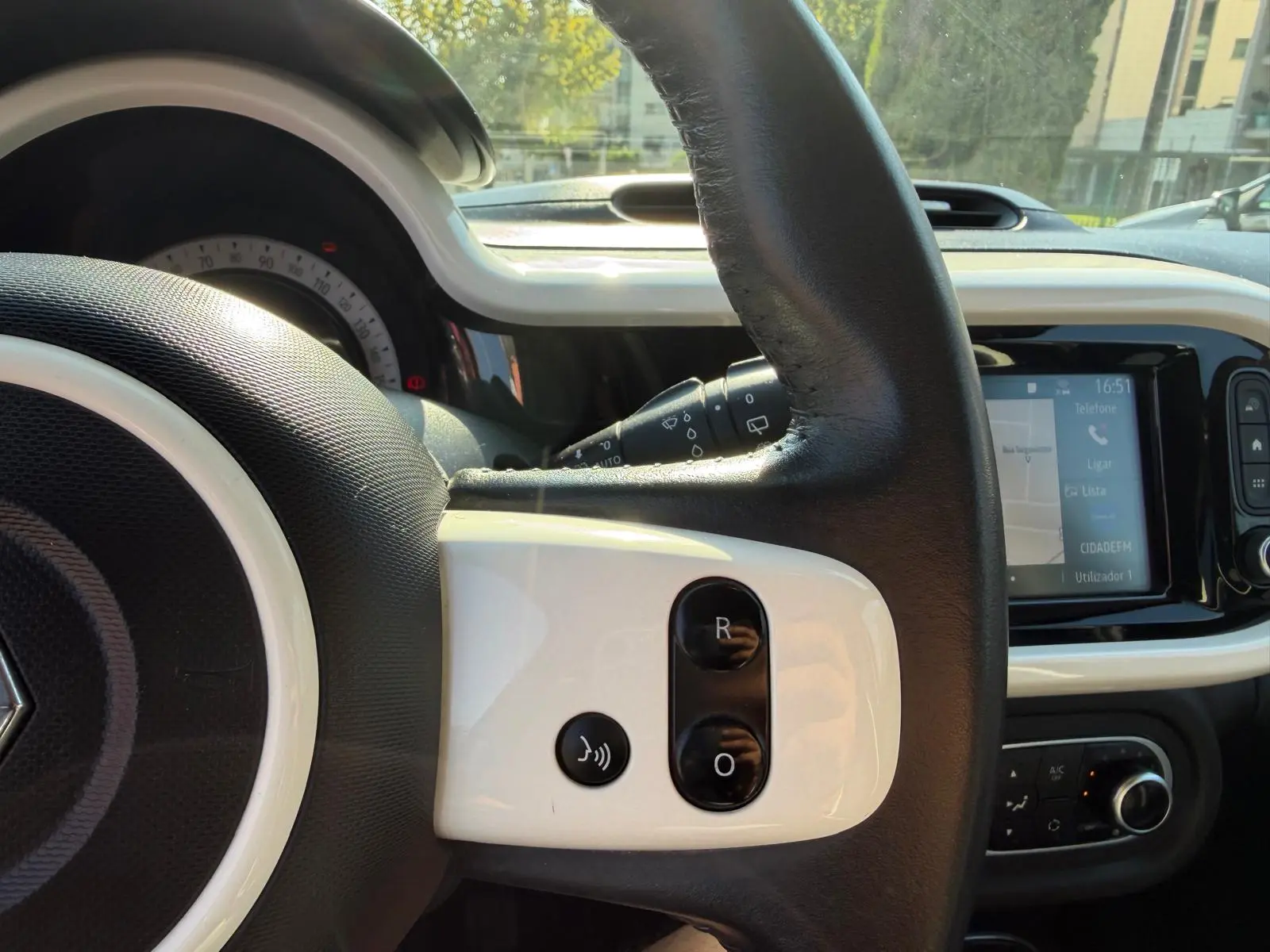 Renault Twingo Z.E. 22 Intens 26