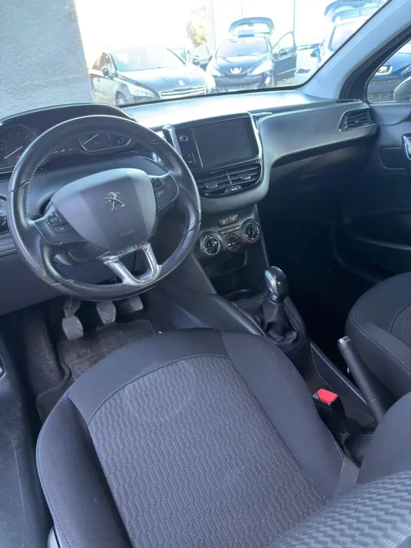 Peugeot 208 1.2 PureTech Style 8