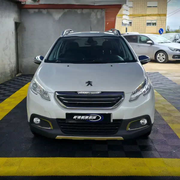 Peugeot 2008 1.2 PureTech Allure 5
