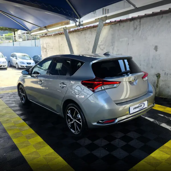 Toyota Auris 1.4 D-4D Com. +P.Sport+Navi 4