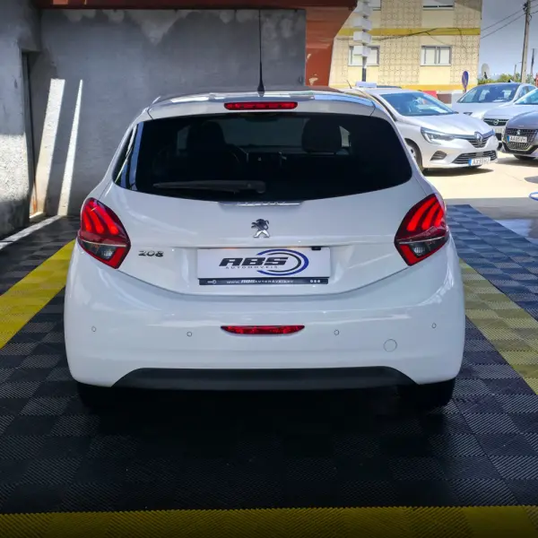 Peugeot 208 1.2 PureTech Signature 6