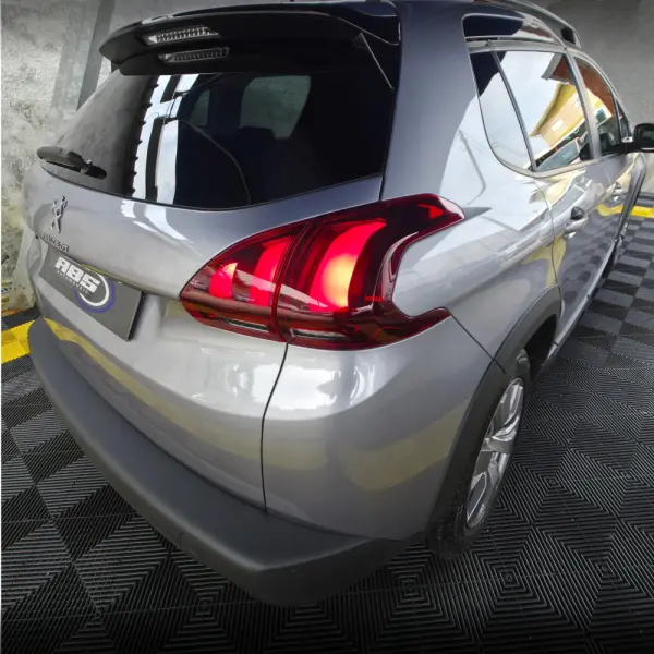 Peugeot 2008 1.2 PureTech Signature 10
