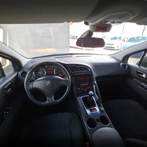 Peugeot 3008 1.6 HDi Executive 17