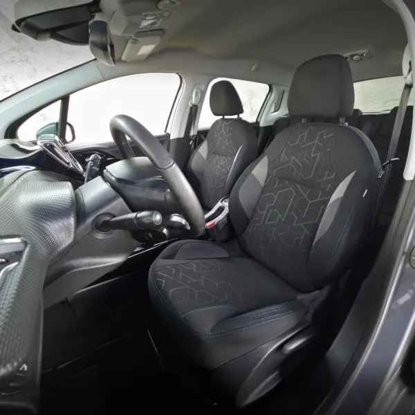 Peugeot 2008 1.2 PureTech Signature 19