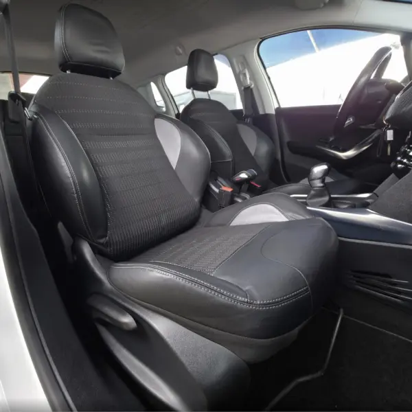 Peugeot 2008 1.2 PureTech Allure 16