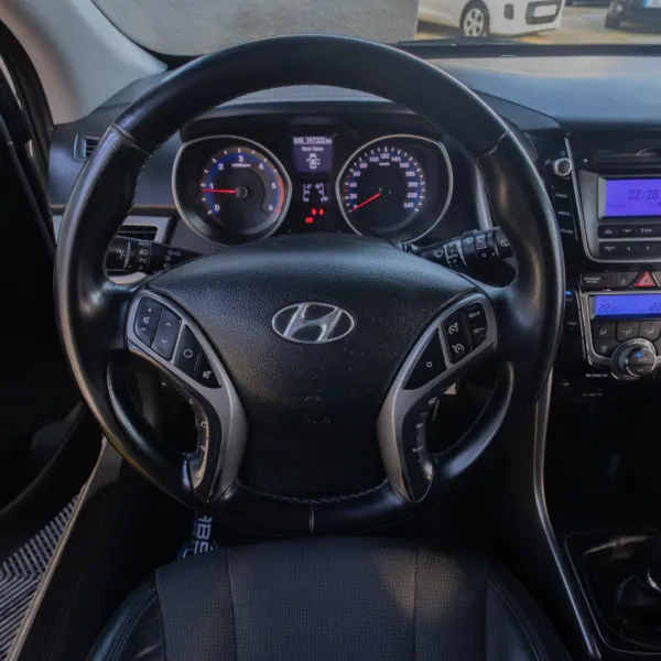 Hyundai i30 SW 1.6 CRDi Style J17 14