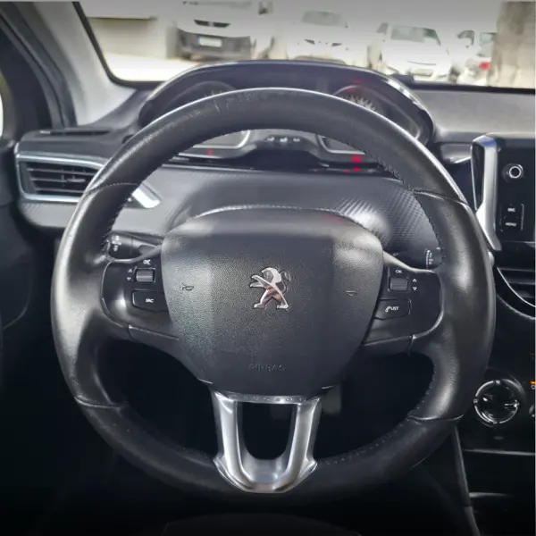 Peugeot 2008 1.2 PureTech Allure 13