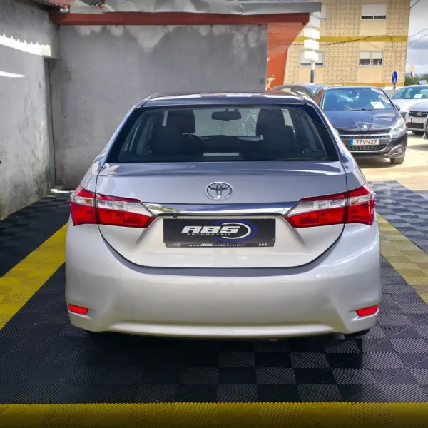 Toyota Corolla 1.33 VVT-i Exclusive 6