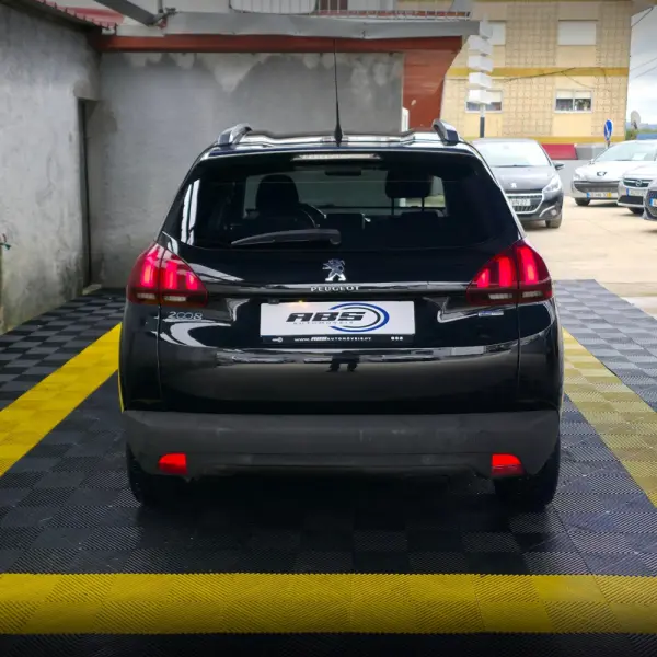 Peugeot 2008 1.2 PureTech Allure 6