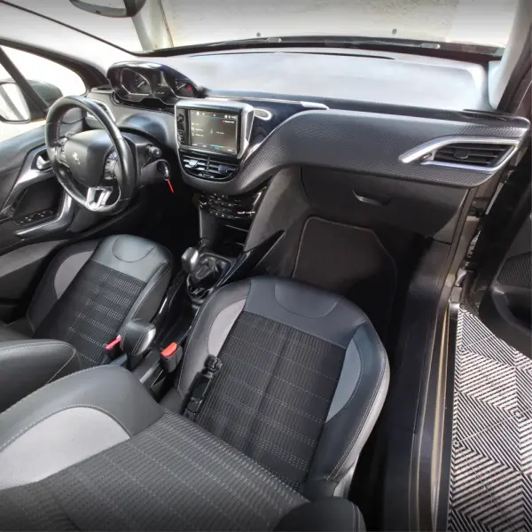 Peugeot 2008 1.2 PureTech Style 19