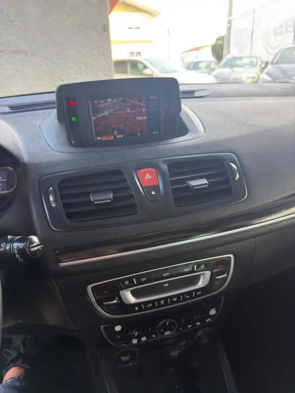 Renault Mégane 1.5 dCi Dynamique S 11