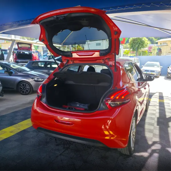 Peugeot 208 1.2 PureTech Style 18