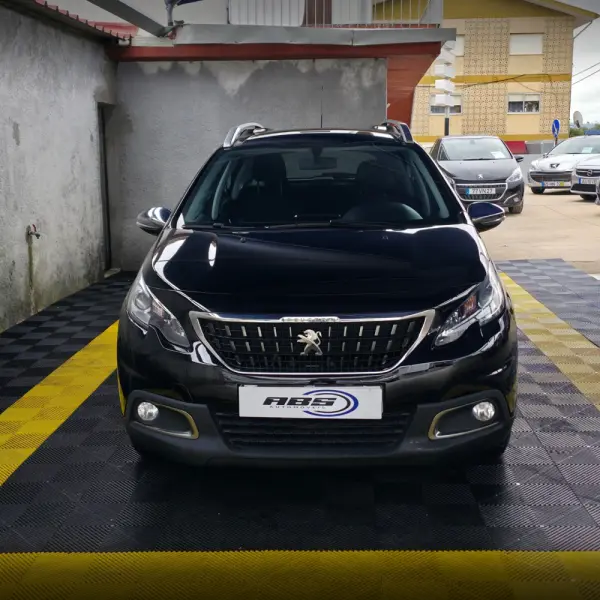 Peugeot 2008 1.2 PureTech Allure 5