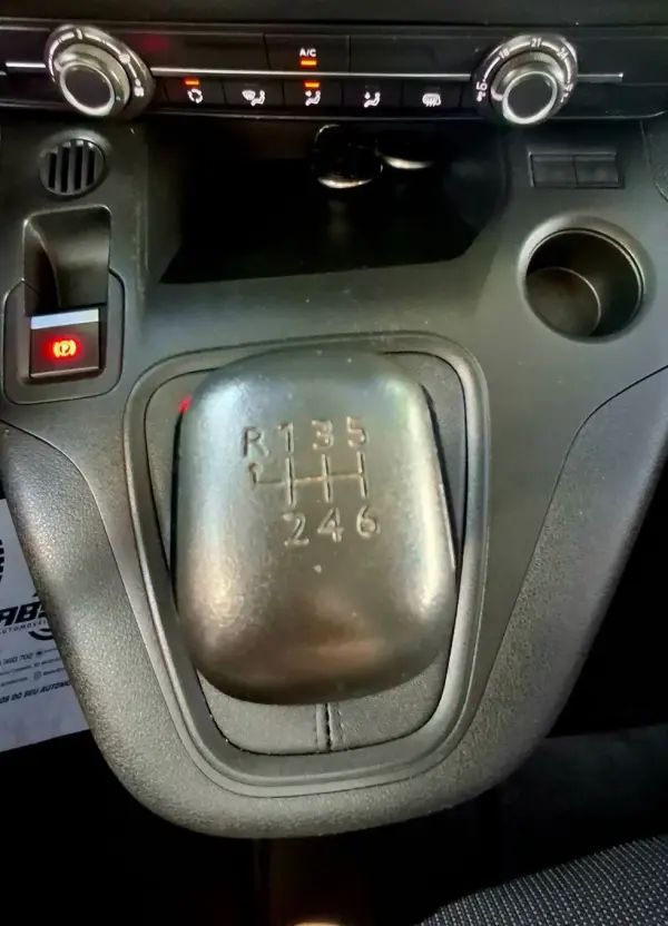 Peugeot Partner Outro 13