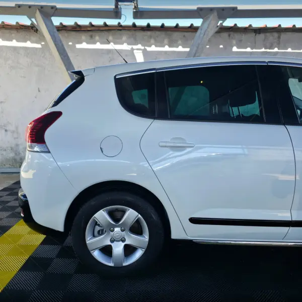 Peugeot 3008 2.0 HDi Hybrid4 85g 15