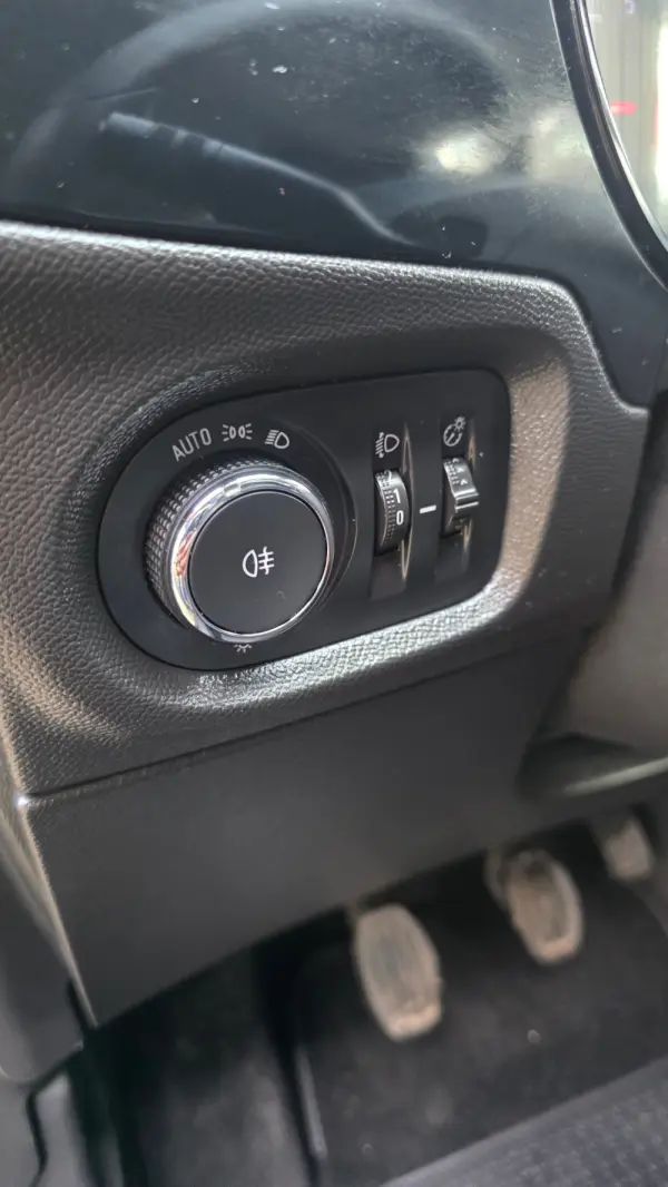 Opel Corsa 1.2 Elegance 9