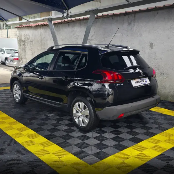 Peugeot 2008 1.2 PureTech Allure 4