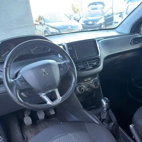 Peugeot 208 1.2 PureTech Style 6