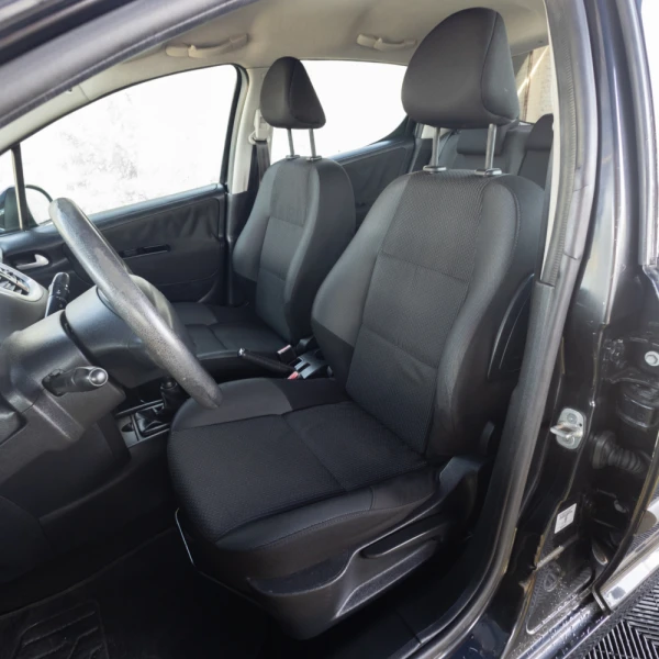 Peugeot 207 1.4 16V Active 6