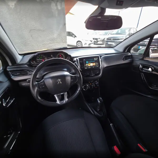 Peugeot 208 1.2 PureTech Signature 19