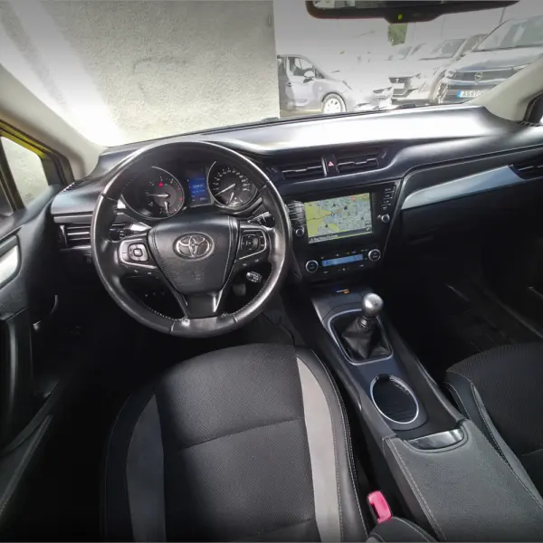 Toyota Avensis Touring Sports 1.6 D-4D Luxury+GPS 17