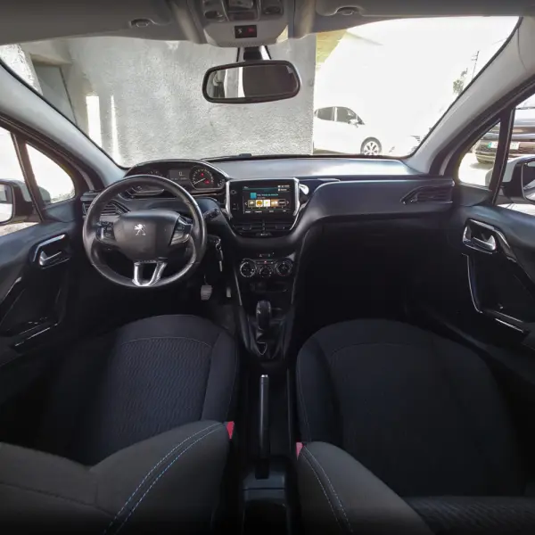 Peugeot 208 1.2 PureTech Signature 22