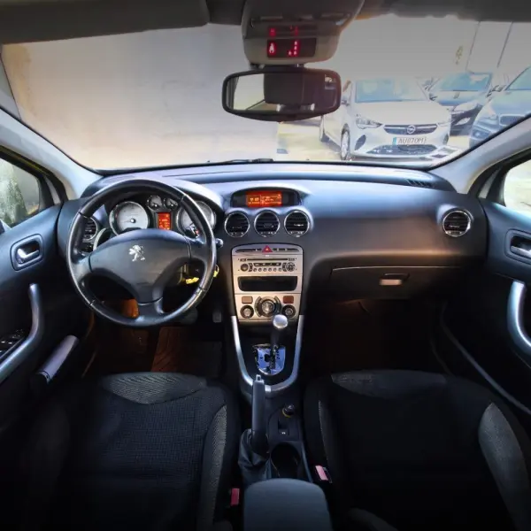 Peugeot 308 1.6 HDi Executive CMP6 8