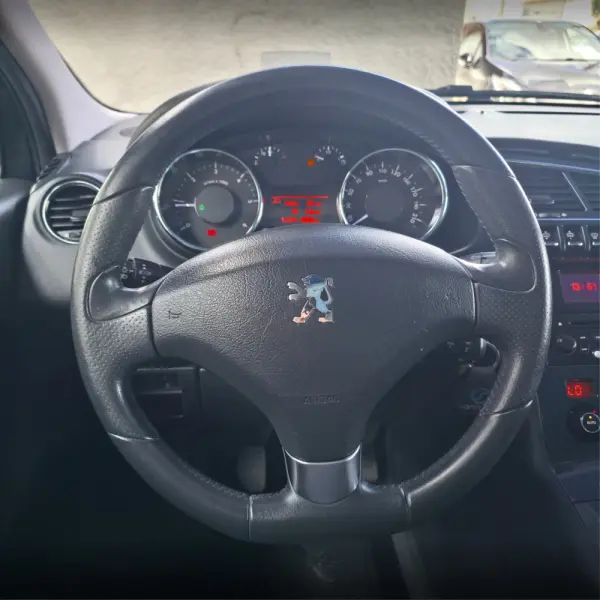 Peugeot 3008 1.6 HDi Access 15
